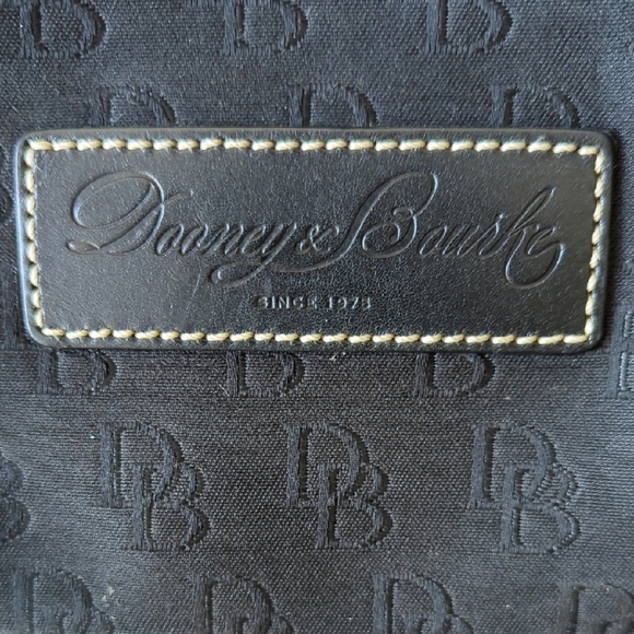 Sophisticated Black Leather Tote with Gold Accents - Picture 2 of 6